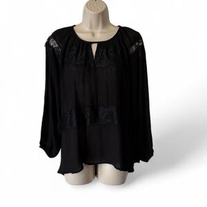 ‎Spliced Lace Top